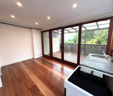 BEAUTIFULLY APPOINTED ONE BEDOOM APARTMENT. - Photo 6