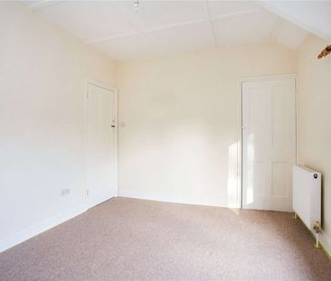 A three bedroom cottage with views of the surrounding countryside. - Photo 3