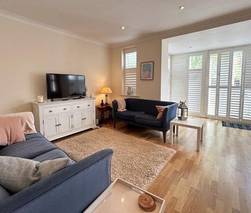 4 bedroom end of terrace house to rent - Photo 1