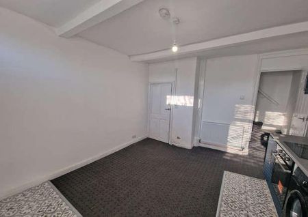 Southfield Lane, Bradford, BD7 - Photo 3