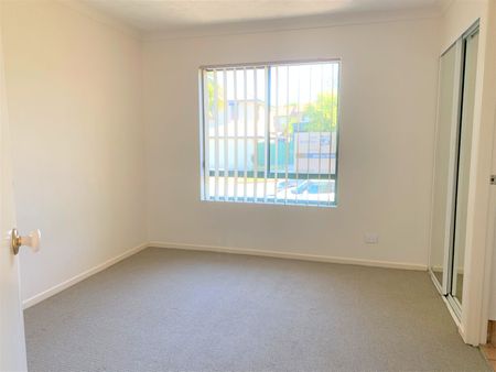 CENTRAL SOUTHPORT – FANTASTIC LOCATION - Photo 2