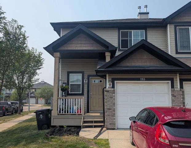 3 Bedroom corner lot - HUGE YARD — 3 Bedrooms Duplex - Photo 1
