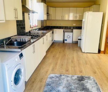 1 bedroom in a flat share to rent - Photo 4