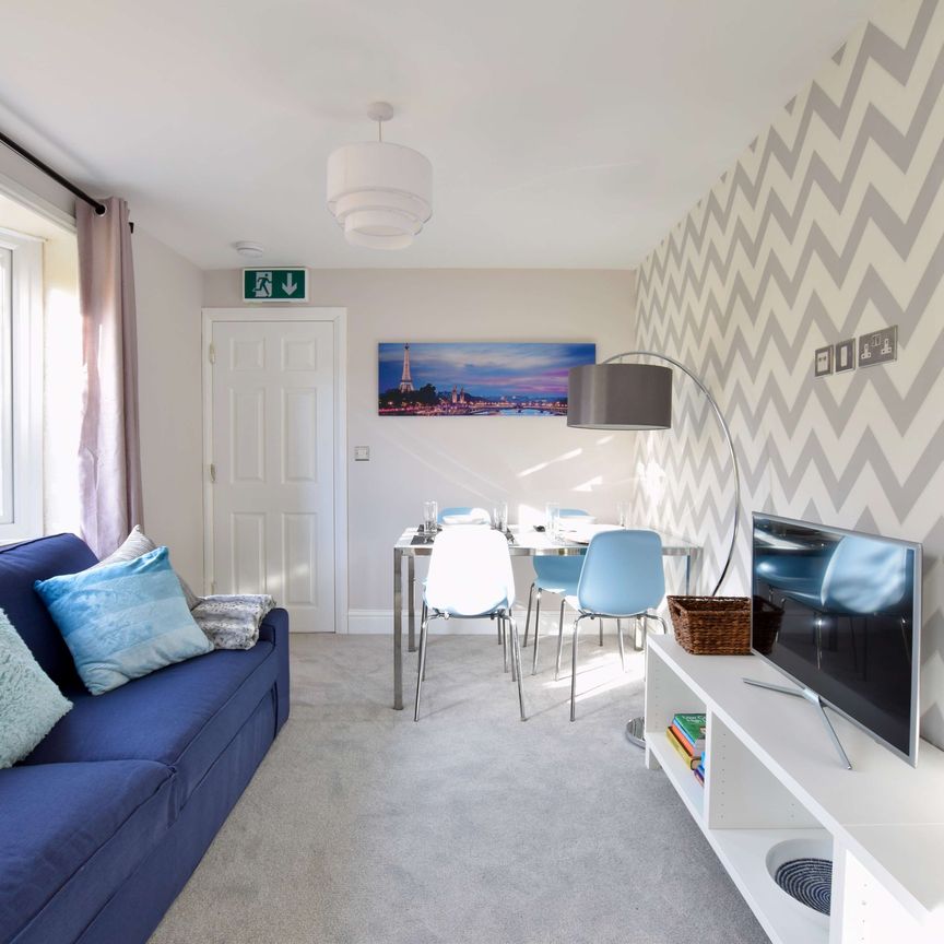 🌟Large Ensuite Room🌟 Bedroom A - Photo 1