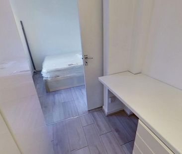 4 bedroom semi-detached house to rent - Photo 5