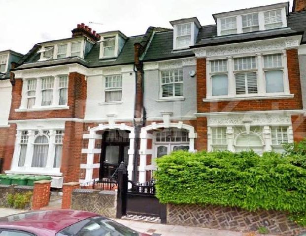 Spacious one double bedroom with open plan kitchen lounge - Photo 1
