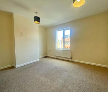 2 bedroom end of terrace house to rent - Photo 3