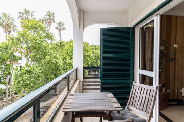 Two bedroom apartment with garden view in the heart of Monte Estoril - Photo 1