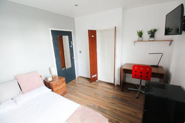 11 bedroom house to rent - Photo 1