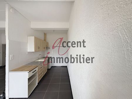 Appartement au 1er étage de 74.46m², situé à Eyragues, - Photo 4