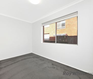 Sun Filled 2 Bedroom Unit - Photo 5