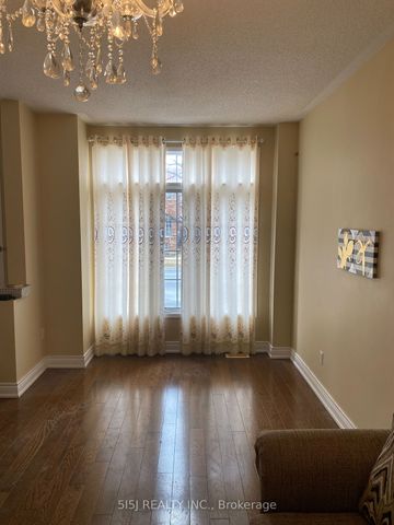 Townhouse For Lease | N8147136 - Photo 3