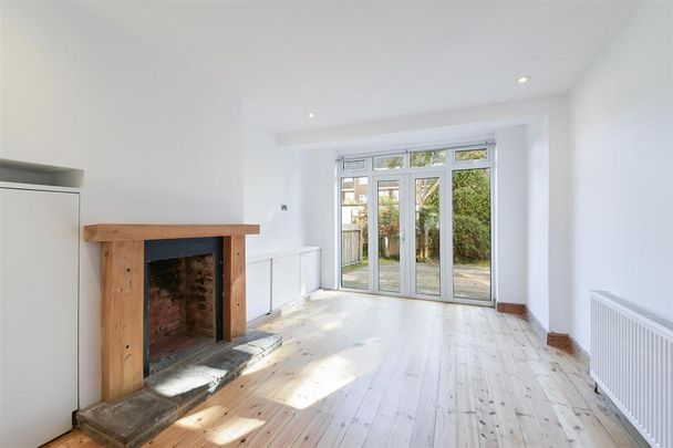 3 bedroom terraced house to rent - Photo 1