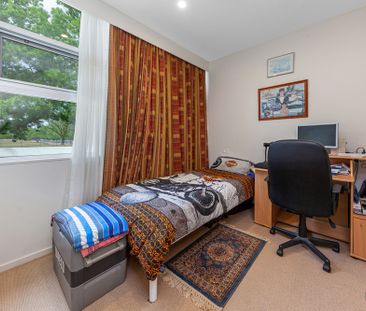 Spacious Two Bedroom Unit - Photo 3