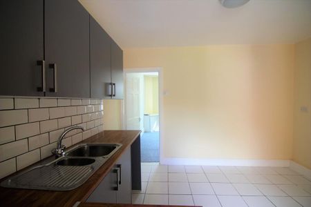 2 bedroom terraced house to rent - Photo 3