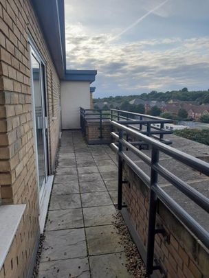 1 Bed Penthouse, Paveley Court, NW7 - Photo 1