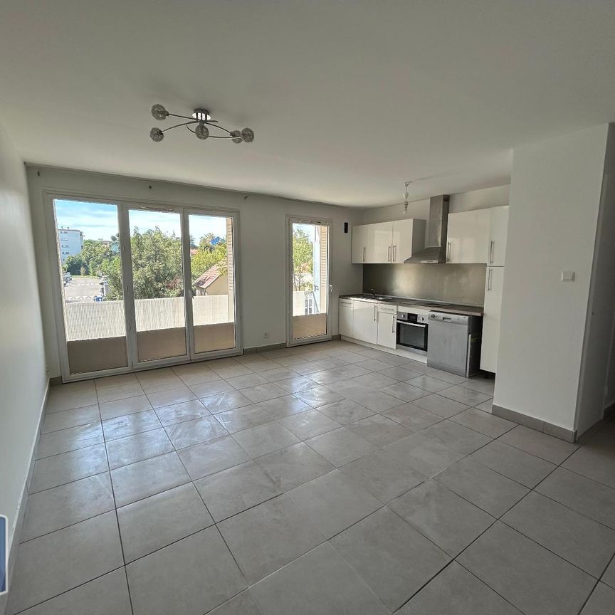Location Appartement 4 pièces 82m² BRON 69500 - Photo 1