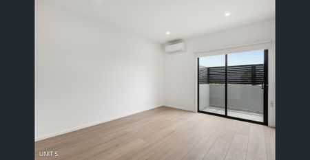 Brand New Townhouse in Prime Lilydale Location! - Photo 4