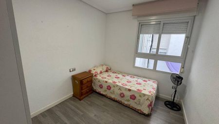 Bright apartment in central Torrevieja - long term rental - Photo 2