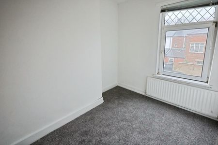 4 bedroom House To Let - Photo 4