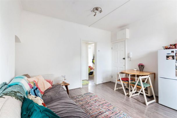 Streatham High Road, Streatham Station, SW16, London - Photo 1