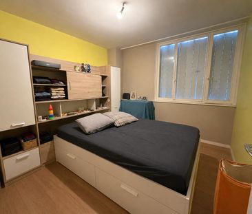 Location Appartement 4 pièces 73m² BRON 69500 - Photo 3