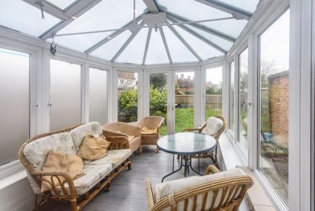 4 bedroom detached house to rent - Photo 2