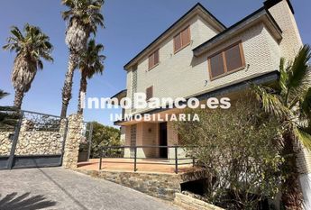 Luxury Villa for rent in Chiva, Spain