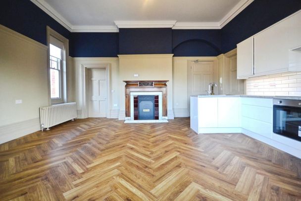 2 bedroom Flat To Let - Photo 1