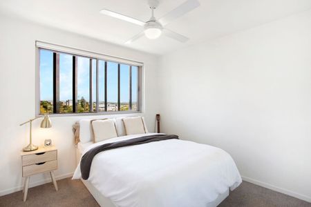 Two Bedroom Apartment - Great Location - long lease available. - Photo 4