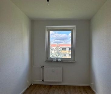 ---Helle, sanierte 3-Raum-Wohnung mit hochwertiger Einbauküche in b... - Photo 3
