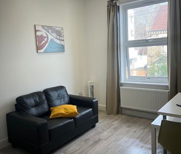 1 Bed Flat, London, SW2 - Photo 1