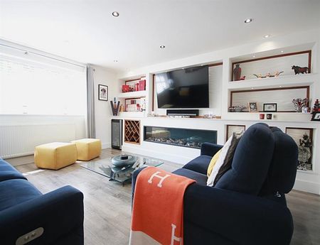 5 Bedroom Detached To Let - Photo 2