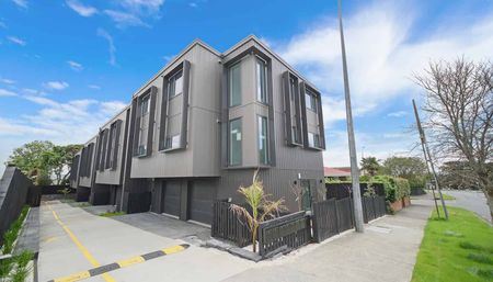 Close to everywhere. - Photo 2