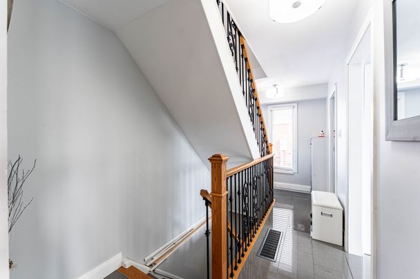 For Lease - 25 Hun Crescent, Toronto, Ontario - Photo 1