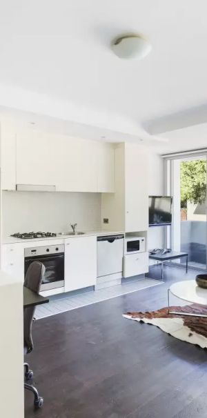 MGM MARTIN - ONE BEDROOM APARTMENT - Photo 1