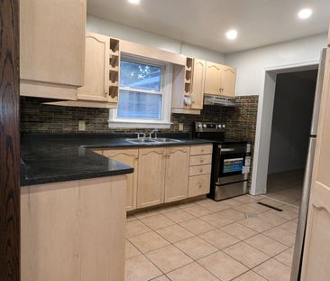 For Lease - 12 Armstrong Street, Brampton, Ontario - Photo 4