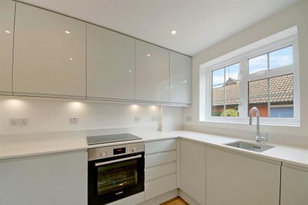 2 bedroom end of terrace house to rent - Photo 5