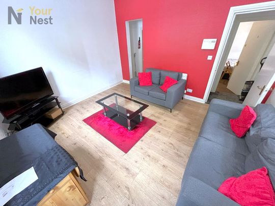 Room 1, Westfield Road, Hyde Park, Leeds, LS3 1DF - Photo 1