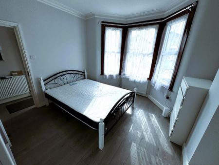 4 bedroom terraced house to rent - Photo 4