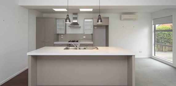 Great Family Home in Northwood - Photo 2