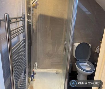 4 bedroom end of terrace house to rent - Photo 3