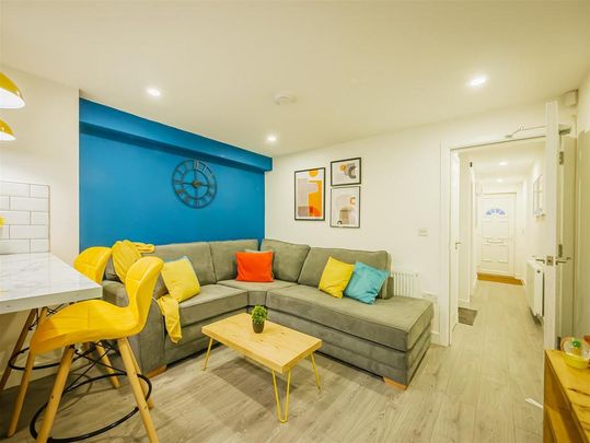 5 bedroom terraced house to rent - Photo 1