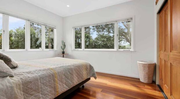 Charming 3-Bedroom Home with Large Backyard & Standalone Garage - Pet-Friendly! - Photo 1