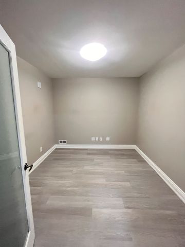 For Lease - 4641 Keystone Crescent, Burlington, Ontario - Photo 3