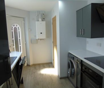 2 bedroom semi-detached house to rent - Photo 5