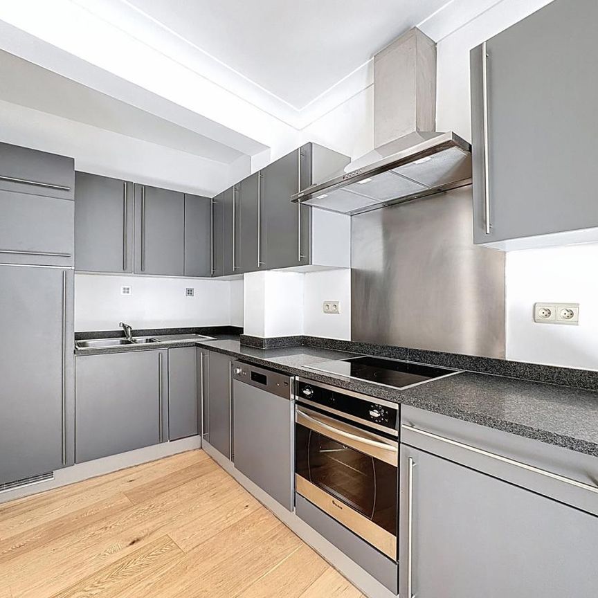 Louise District: Beautiful 2-bedroom apartment - Photo 1