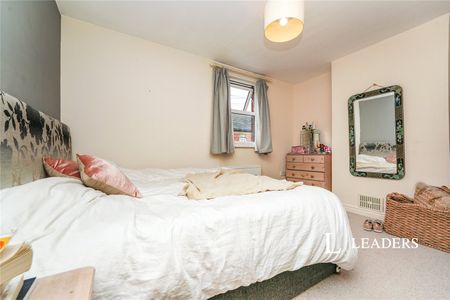3 bedroom house to rent Queen Street, Cirencester, GL7 - Photo 3