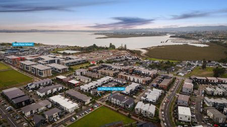 Sunny Corner Home - Photo 5