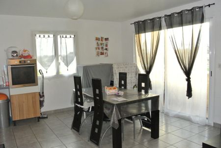 Location Appartement 3 pièces 70m² LE PEAGE DE ROUSSILLON 38550 - Photo 4